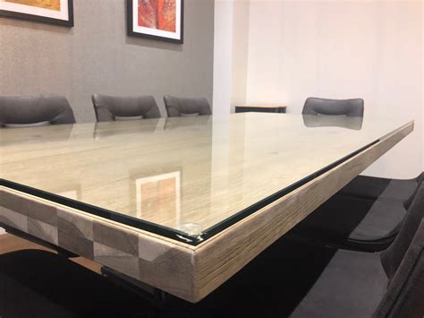 How Thick Should a Glass Table Top Be: A Dive into the World of Transparent Furniture